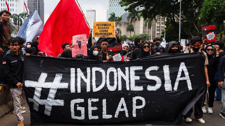 Indonesia Gelap: Anggaran Pendidikan Hilang, Mahasiswa Menantang!